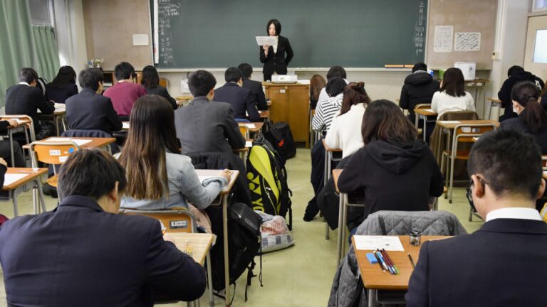Les étudiants japonais se hissent au 3e rang du classement de l&rsquo;OCDE en matière de capacité de lecture
