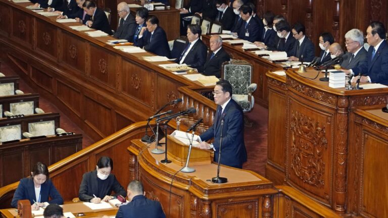 Le Premier ministre japonais s&rsquo;engage à restaurer la confiance du public dans la politique face au scandale financier