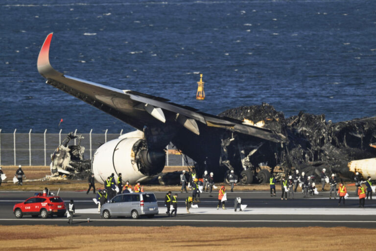 Les pilotes de JAL n&rsquo;ont pas vu l&rsquo;avion des garde-côtes à l&rsquo;atterrissage