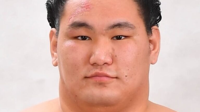 L&rsquo;ozeki Hoshoryu, en quête de titre, se retire de la compétition du Nouvel An