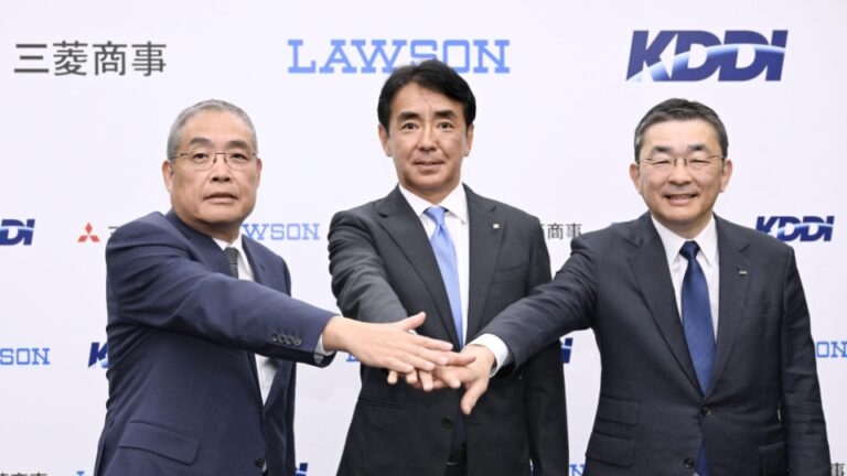 KDDI va acquérir 50 % du capital de Lawson et le privatiser avec Mitsubishi