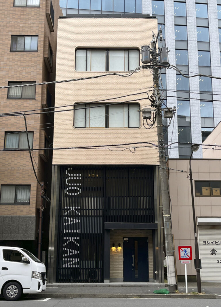 La police a perquisitionné une base présumée de la police chinoise à l&rsquo;étranger à Tokyo