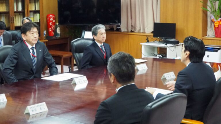 Le ministre japonais exhorte TEPCO à prendre des mesures pour éviter la répétition des fuites nucléaires