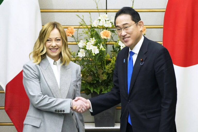 Les Premiers ministres japonais et italien conviennent de s&rsquo;unir pour le succès du sommet du G7