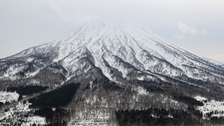 Deux morts dans une avalanche dans le nord du Japon identifiés comme étant des Néo-Zélandais