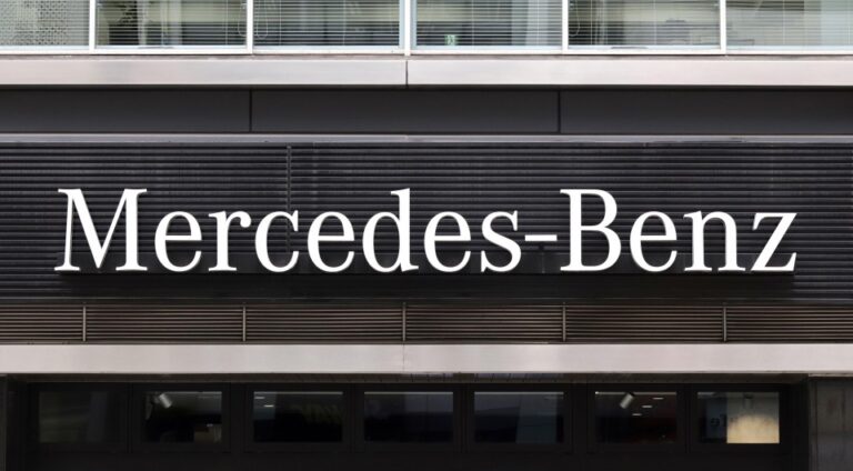 Mercedes-Benz condamné à une amende de 1,2 milliard de yens pour fausse déclaration en matière de sécurité au Japon