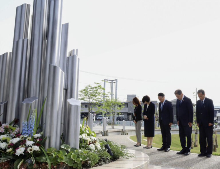 Kumamoto célèbre le 8e anniversaire des séismes meurtriers