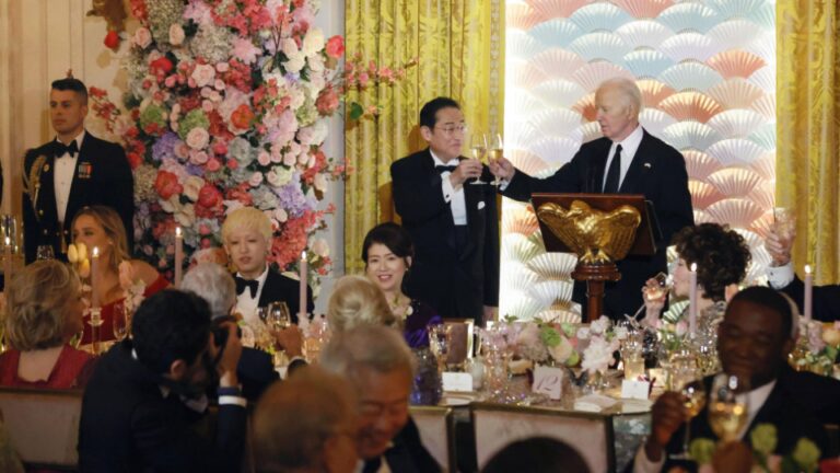 Le duo populaire japonais Yoasobi invité au dîner de Kishida à la Maison Blanche