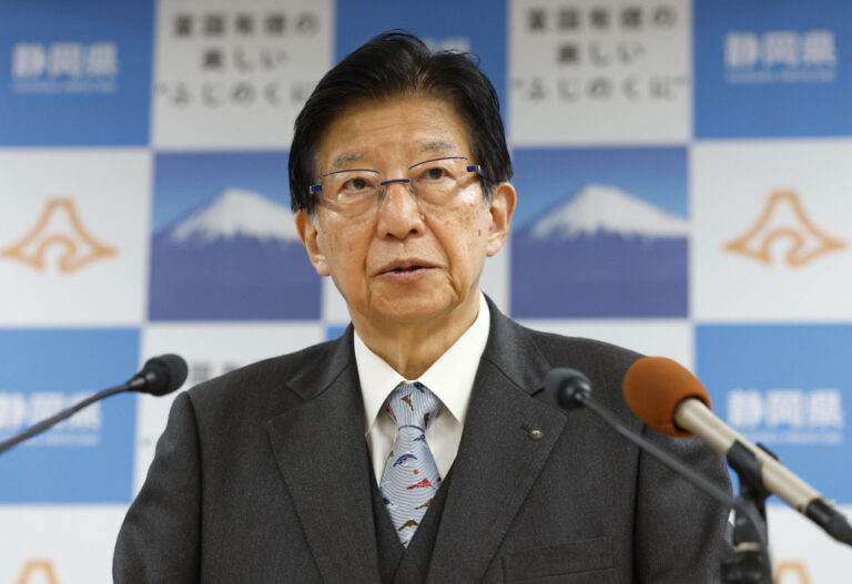 Le gouverneur de Shizuoka.  arrêter car le plan maglev a été retardé, ne pas retirer ses commentaires