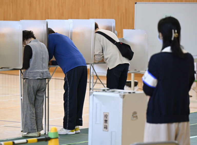 Vote en cours pour 3 élections partielles à la chambre basse du Japon