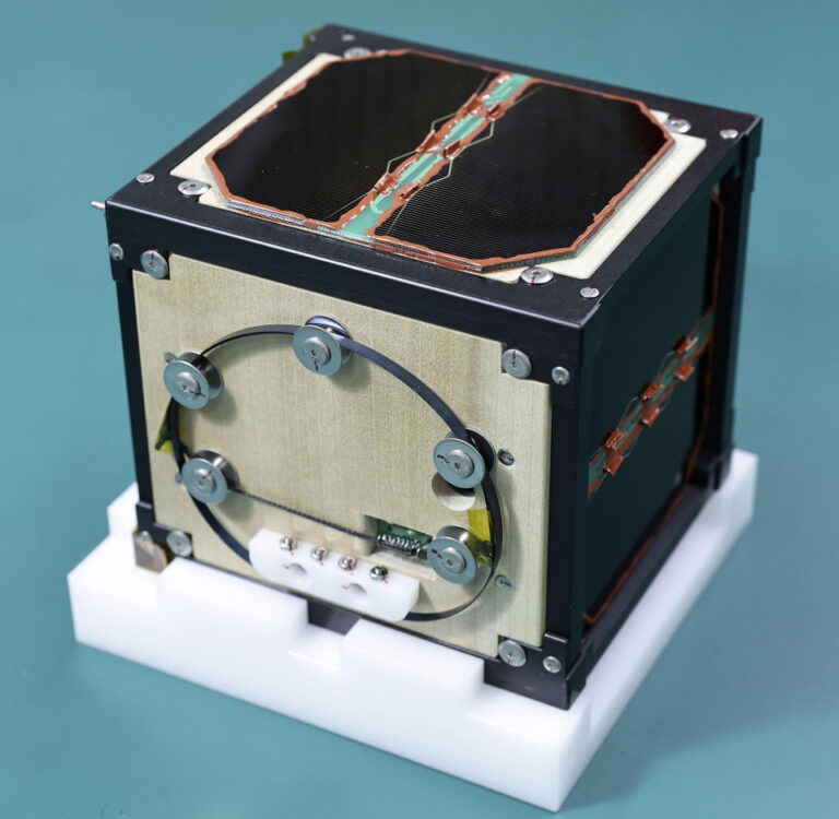 Le Japon construit le premier satellite en bois au monde, dont le lancement pourrait être prévu en septembre