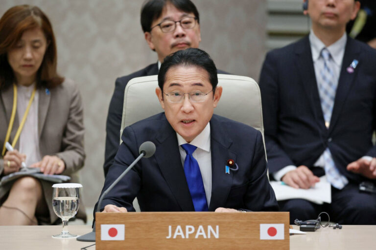 Le Japon, la Corée du Sud et la Chine vont poursuivre la dénucléarisation de la Corée du Nord (Kishida)