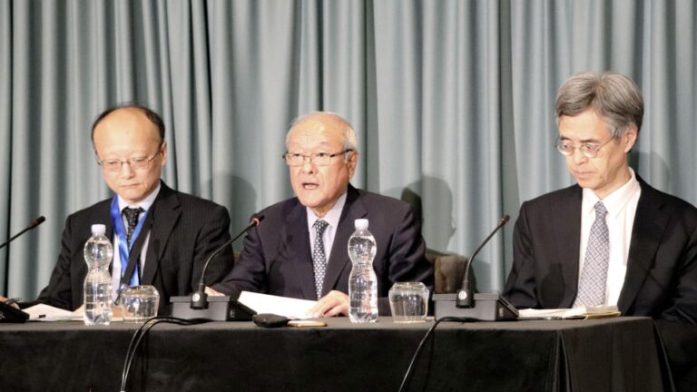 Le chef des finances du Japon estime nécessaire des mouvements de change stables dans un contexte de yen faible