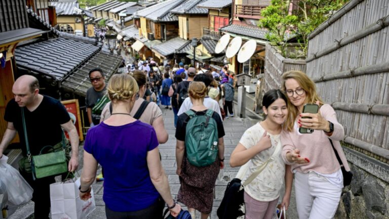 Les séjours hôteliers des étrangers au Japon augmentent de 68 % pour atteindre un niveau record en mars