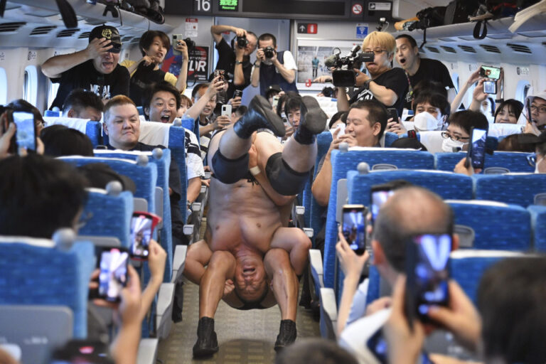 Les trains à grande vitesse du Japon accueillent des événements de lutte et de restauration dans le cadre d'une nouvelle tendance de voyage