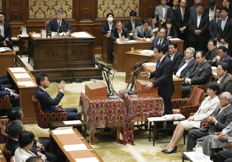 Le Premier ministre japonais exclut de dissoudre prochainement la Chambre basse en raison d'un scandale financier