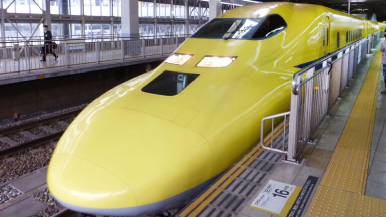 Le train à grande vitesse d'essai sur piste « Doctor Yellow » bien-aimé du Japon va prendre sa retraite