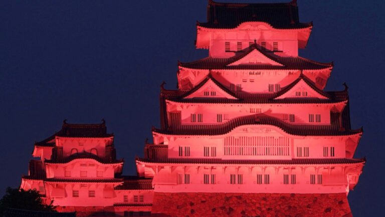 Les frais d'entrée au château japonais de Himeji pourraient augmenter pour les visiteurs étrangers