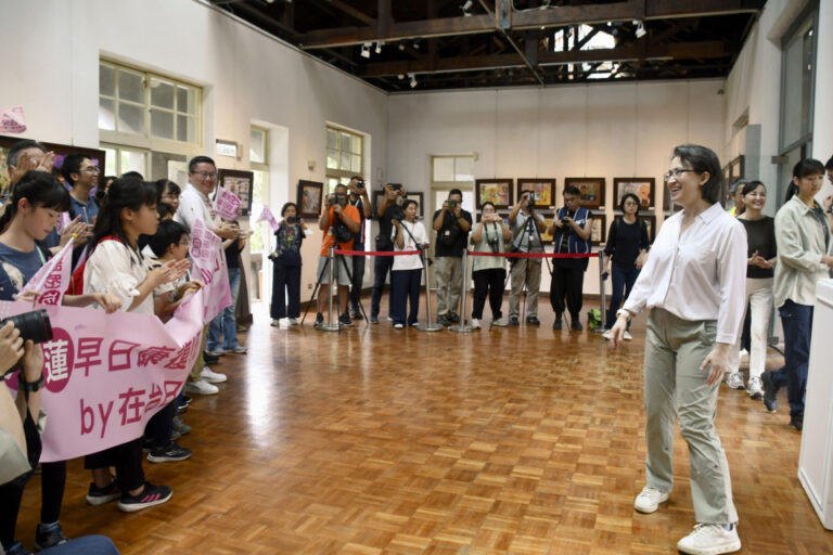 Un groupe japonais à Taiwan visite Hualien, frappée par le séisme, pour soutenir le tourisme