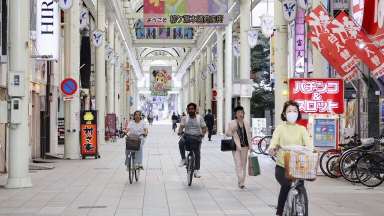 Un quartier commerçant japonais en faillite utilise la nostalgie pour reconquérir sa gloire passée