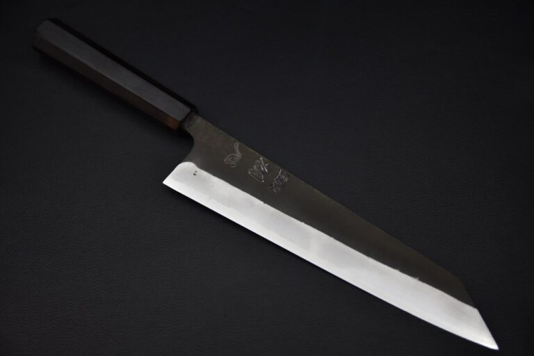 Couteau de chef japonais : un outil indispensable pour les passionnés de cuisine