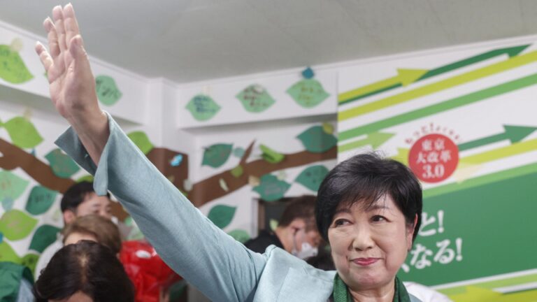La réélection de la gouverneure de Tokyo, Koike, ne devrait pas soulager la pression sur le Premier ministre Kishida