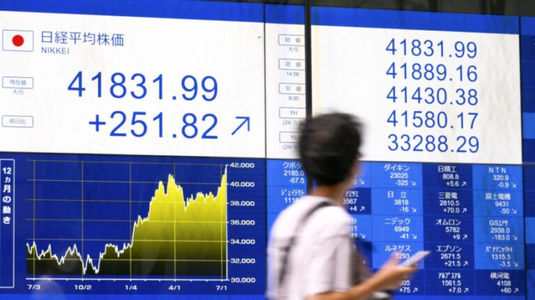 Le Nikkei et le Topix terminent à de nouveaux records grâce à des perspectives économiques optimistes