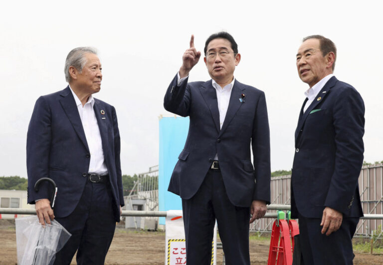 Le Premier ministre japonais Kishida envisage une législation pour stimuler la production nationale de puces électroniques
