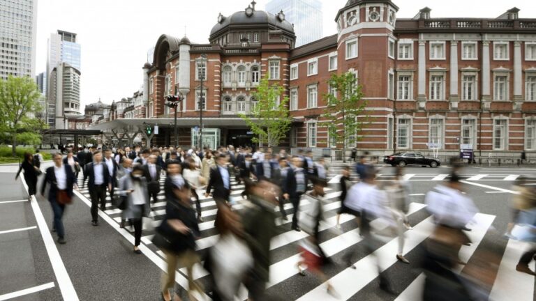 Salários reais no Japão registram primeiro aumento em 27 meses graças ao maior bônus de verão