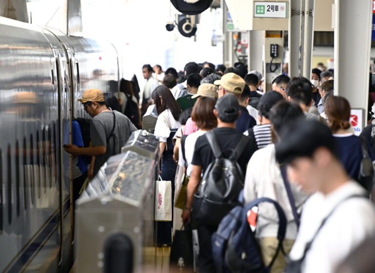Corte no orçamento japonês para férias de verão devido à inflação e iene fraco: pesquisa