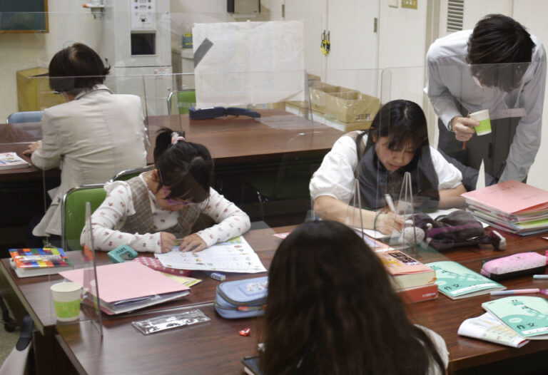 Des entreprises du centre du Japon aident à enseigner le japonais aux enfants des travailleurs étrangers