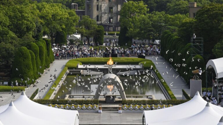 Hiroshima pede o abandono da dissuasão nuclear no 79º aniversário da explosão da bomba atómica.