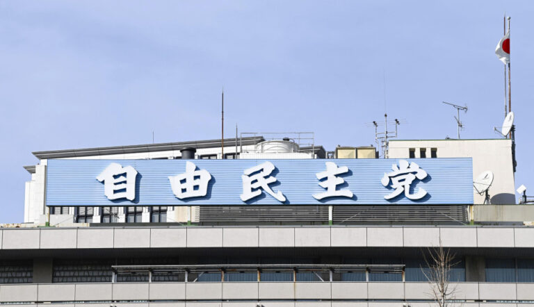 Un nombre record de candidats et une course serrée sont attendus dans la course au pouvoir au Japon