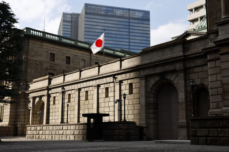 La BoJ n'augmentera pas ses taux tant que les marchés financiers seront instables, selon son directeur adjoint