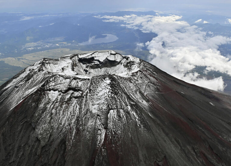 La préfecture de Shizuoka envisage de percevoir des frais auprès des alpinistes du mont Fuji