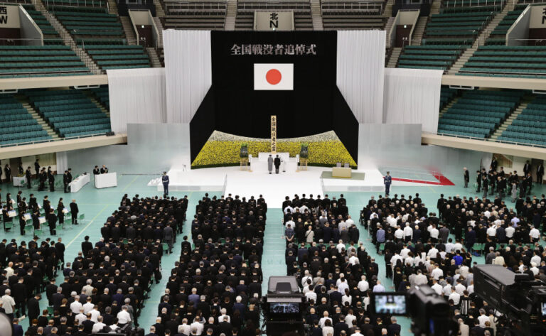 Le Japon célèbre le 79e anniversaire de la fin de la Seconde Guerre mondiale lors d'un événement sans restrictions liées au COVID
