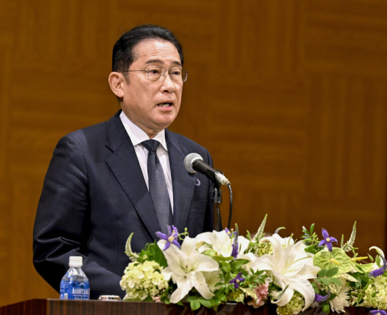 Primeiro-ministro japonês pede debate intrapartidário sobre alteração da Constituição pacifista