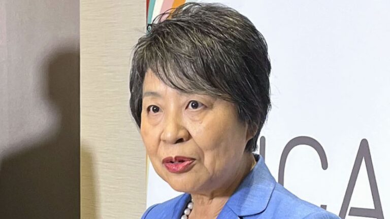 Le ministre japonais des Affaires étrangères Kamikawa se présentera à la course à la direction du PLD