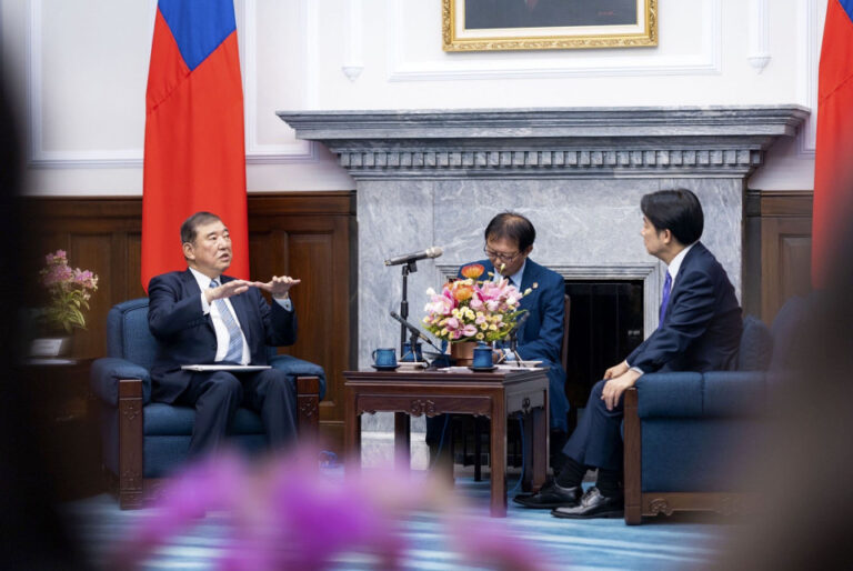 Le président taïwanais Lai cherche l'unité lors de ses pourparlers avec le député japonais Ishiba