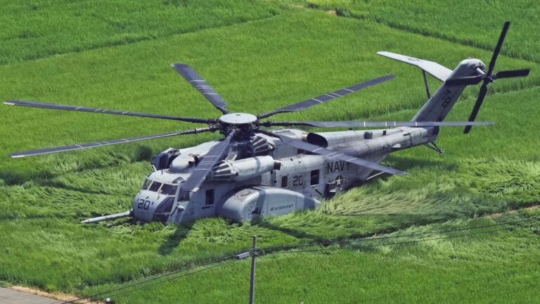 Helicóptero militar dos EUA faz pouso de emergência perto de Tóquio