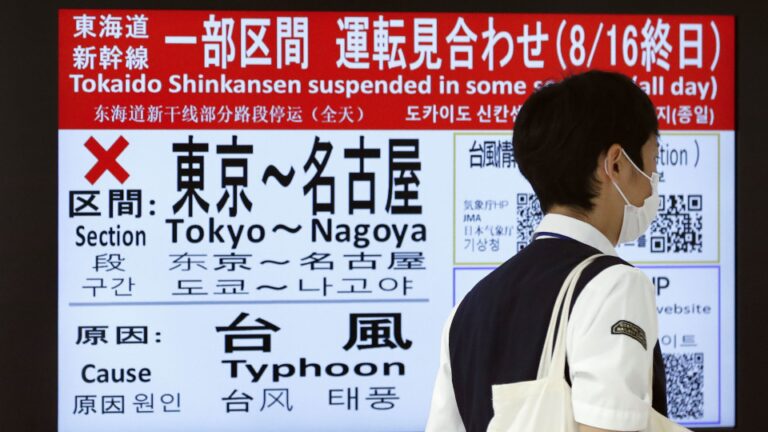 Un puissant typhon s'abat sur Tokyo et perturbe les voyages de vacances