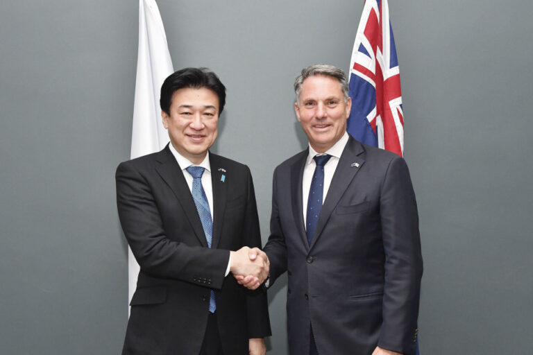 Le Japon et l'Australie envisagent de coopérer sur la capacité des missiles à longue portée