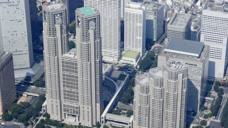 Le gouvernement de Tokyo lance une application de rencontres IA pour mettre en relation les couples et stimuler les naissances