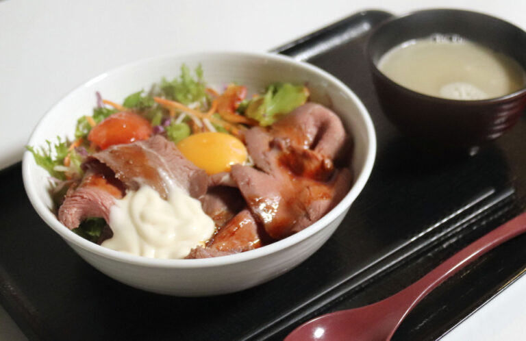 Les efforts des autruches permettent à Yoshinoya de répondre à la demande de viande