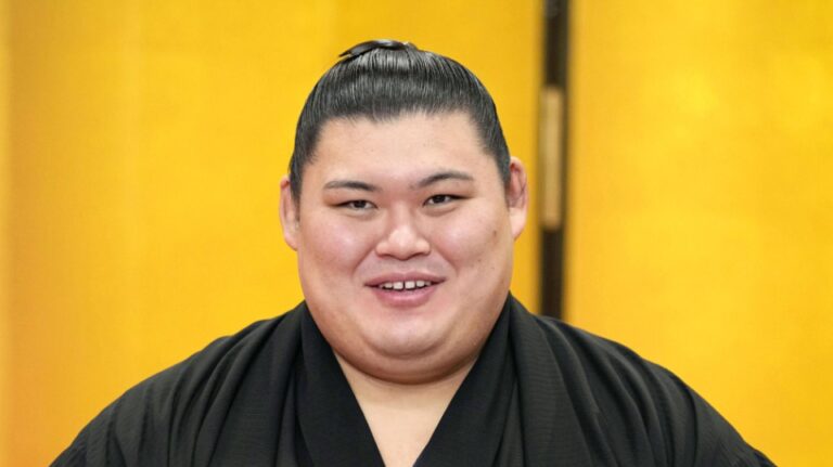 Onosato est promu ozeki à un rythme record après 9 rencontres