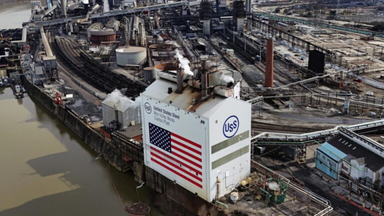 Un panel américain autorise Nippon Steel à soumettre à nouveau sa demande de rachat