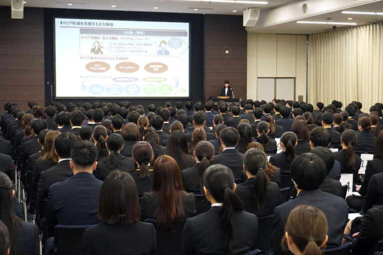 De plus en plus d'entreprises japonaises cherchent à retenir leurs nouvelles recrues en apaisant les craintes d'affectation