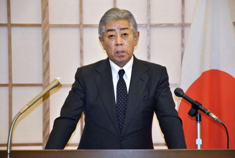 Le nouveau haut diplomate japonais s'accorde avec la Chine pour établir des relations stables