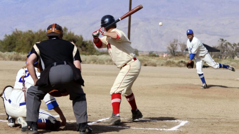 Un événement de baseball en Californie fait revivre l’histoire de la guerre des Américains d’origine japonaise