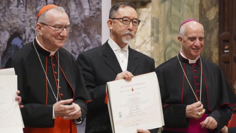 Etsuro Sotoo devient le premier sculpteur japonais à remporter le célèbre prix du Vatican